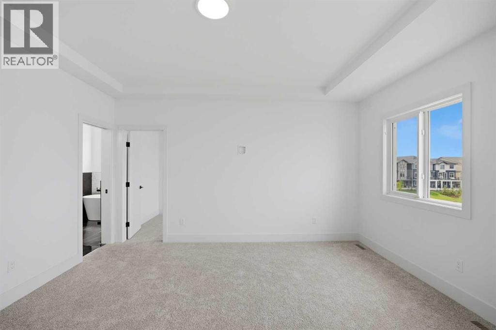 760 Savanna Crescent NE - Image 35