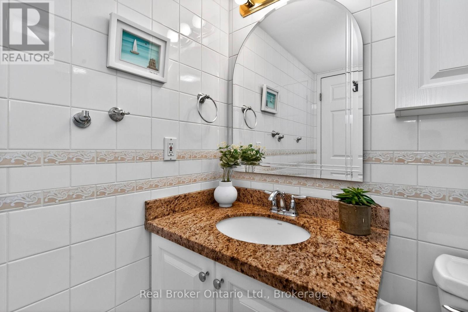 #402 11 BECK BOULEVARD - Image 15