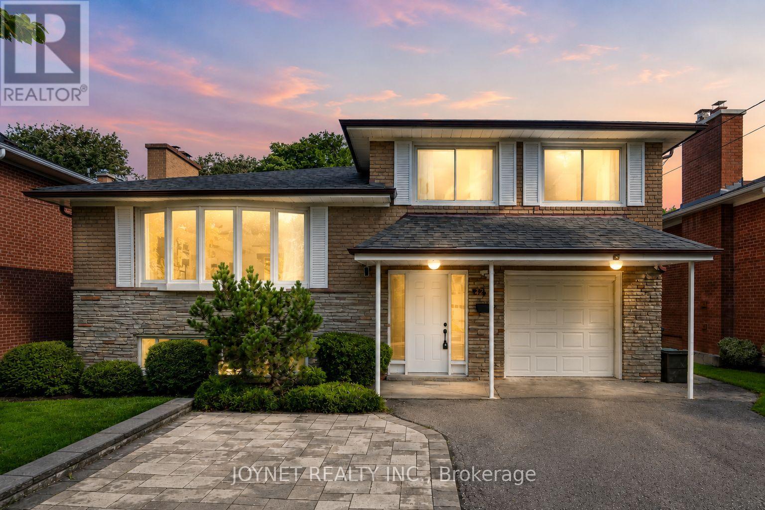 42 BRUCEDALE CRESCENT - 2