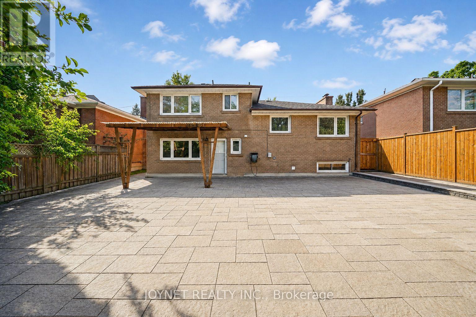 42 BRUCEDALE CRESCENT - 33