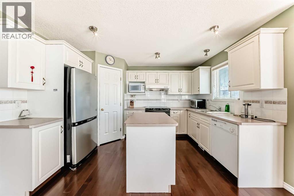 438 Bridlewood Place SW - 3