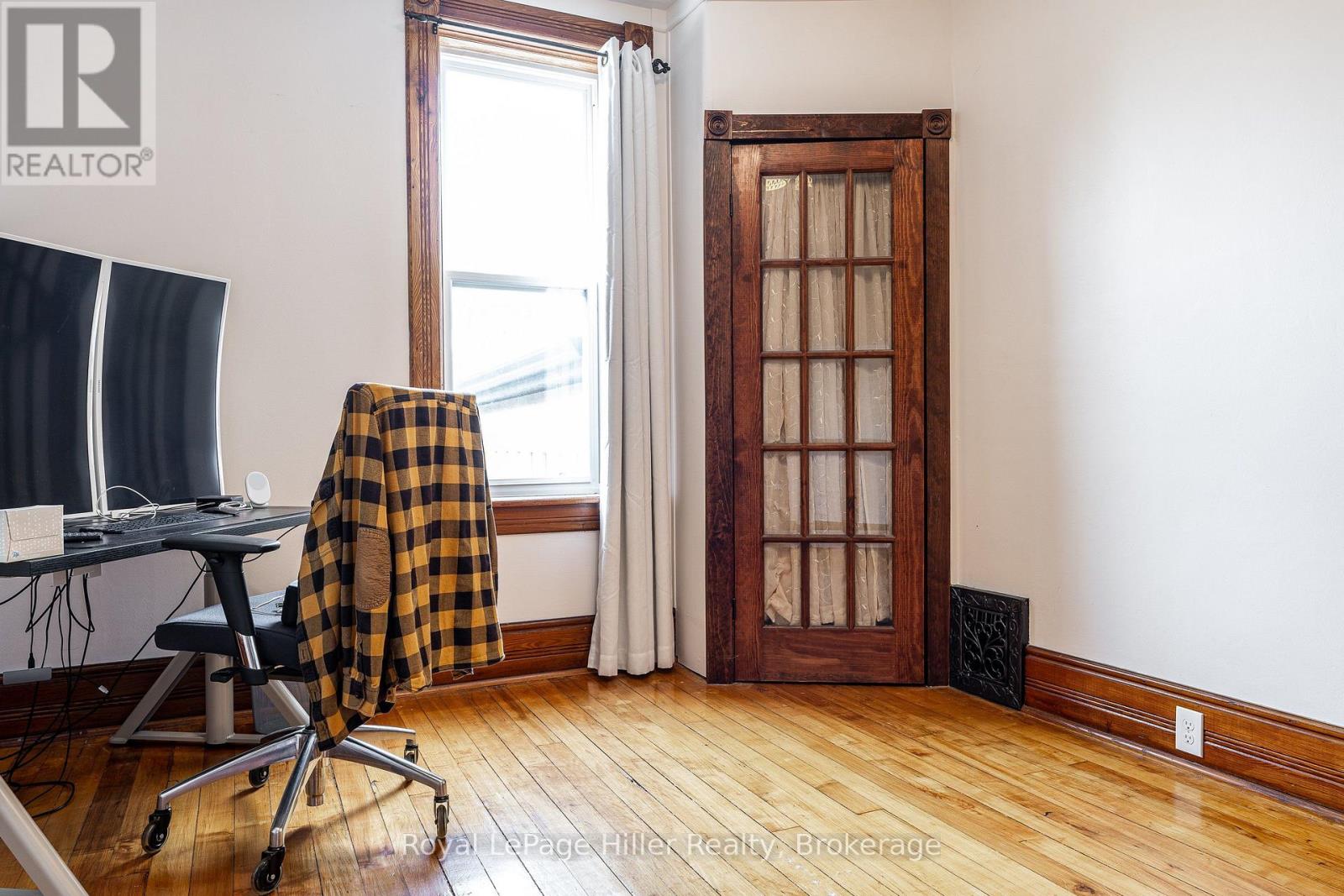 125 HOPE STREET E - 39