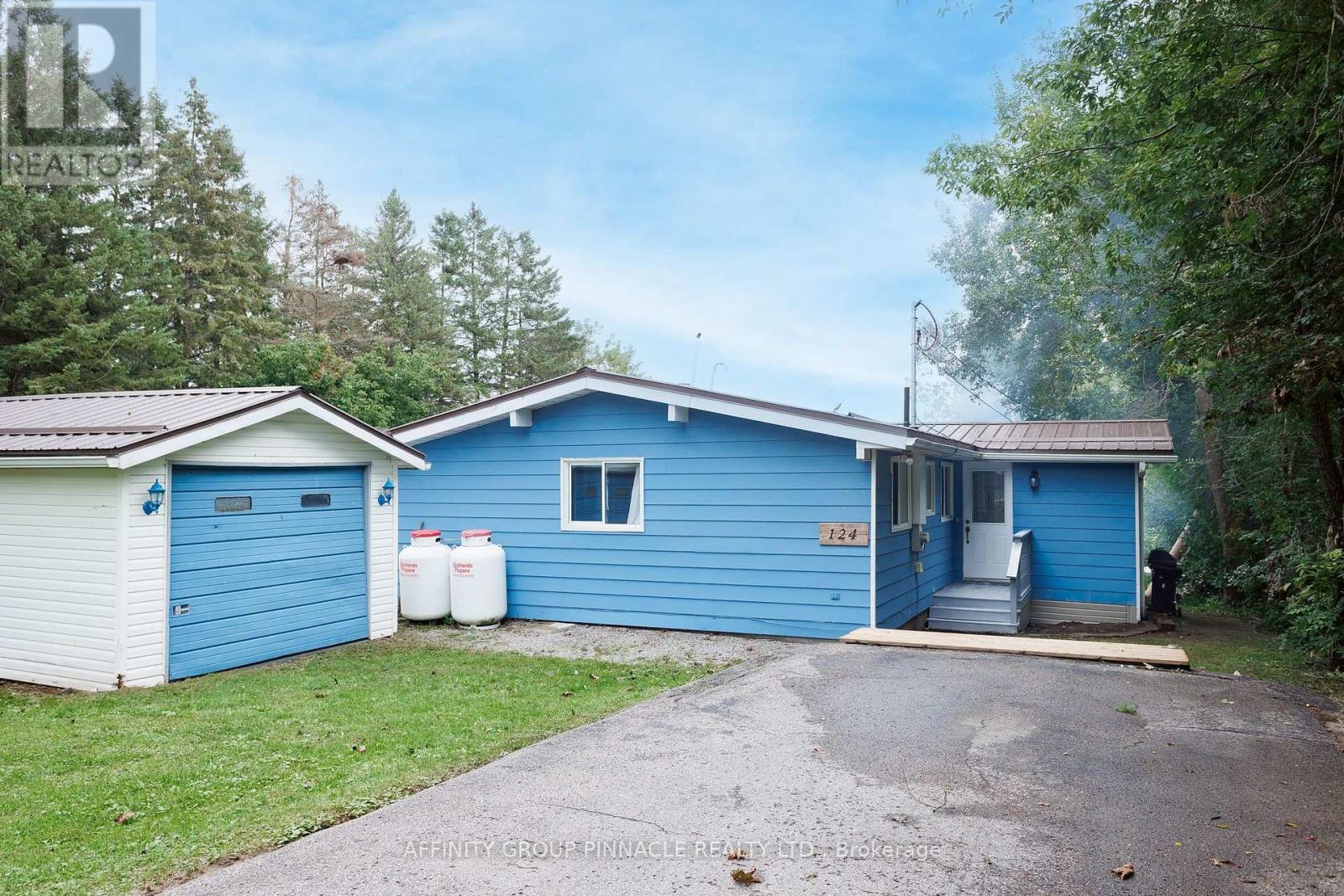 124 Cameron Drive, Kawartha Lakes (Fenelon), Ontario, K0M1G0, Kawartha Lakes (Fenelon), Ontario — photo 1 of 5