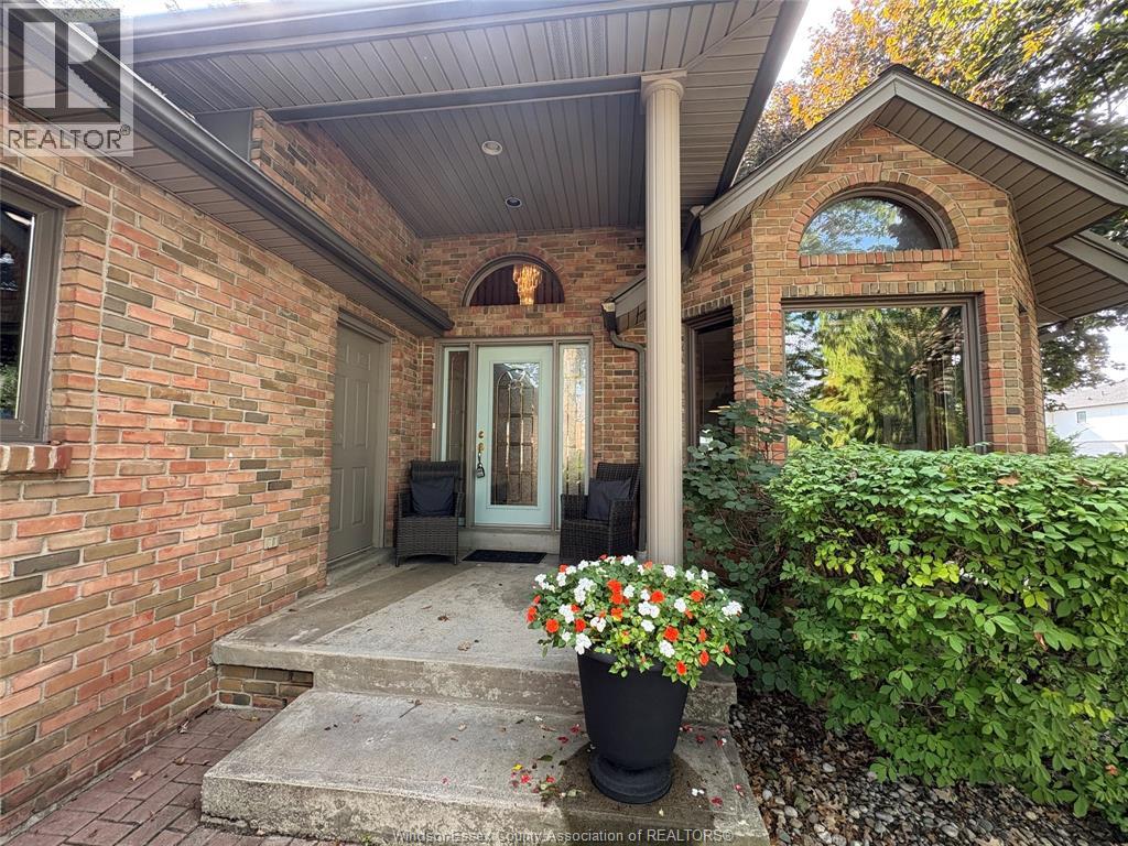 5871 BAGLEY Avenue, LaSalle, Ontario, N9H2K6, LaSalle, Ontario — photo 3 of 5
