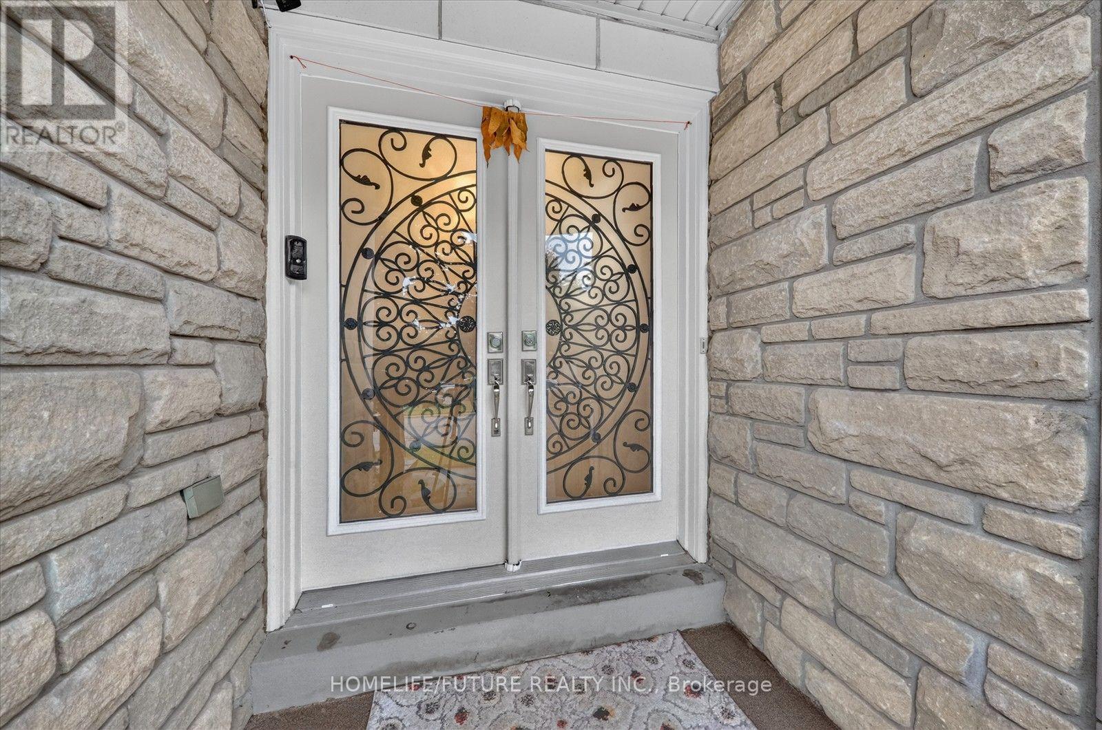 6 DOLBY CRESCENT - Image 3