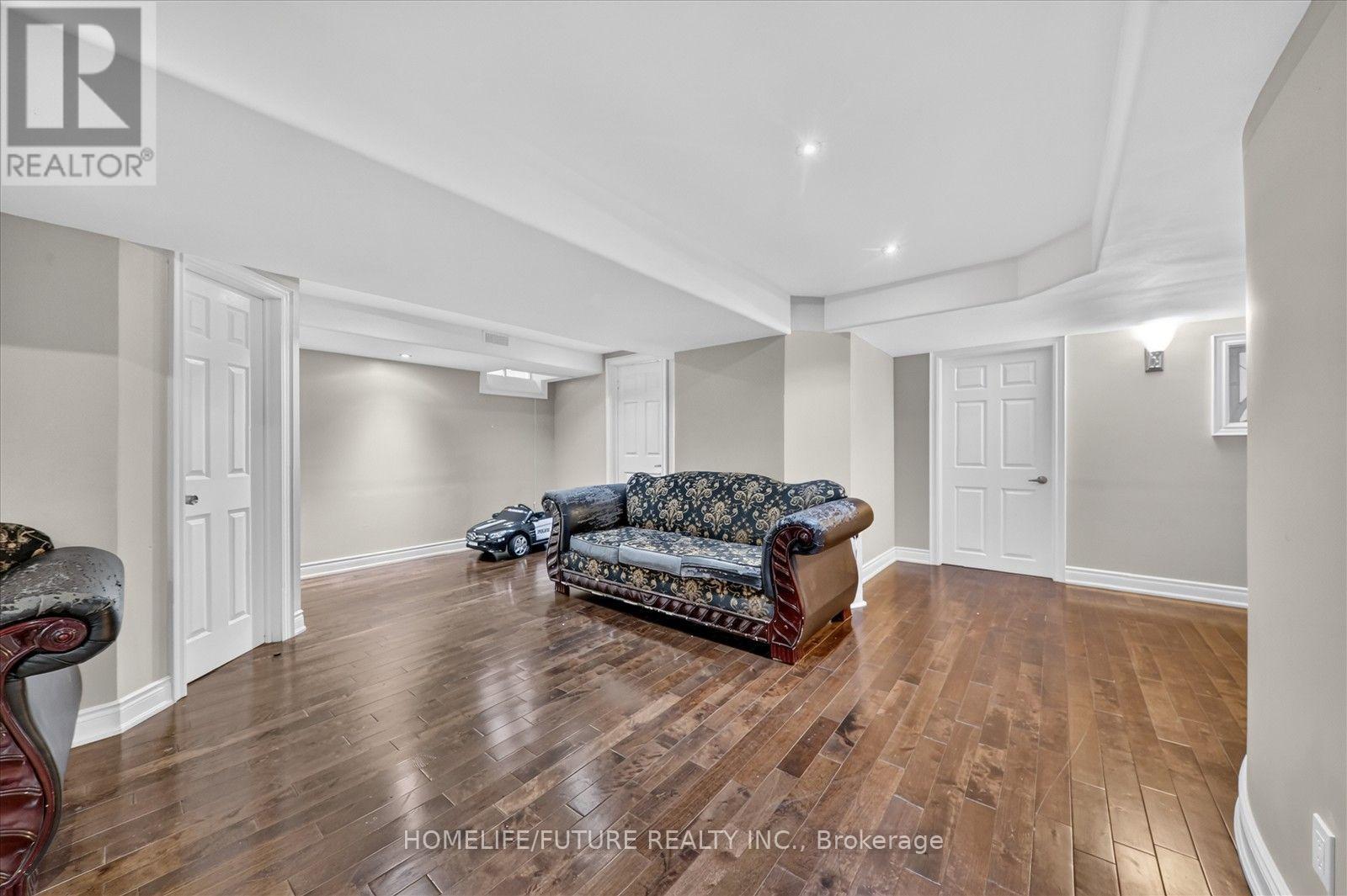 6 DOLBY CRESCENT - Image 39