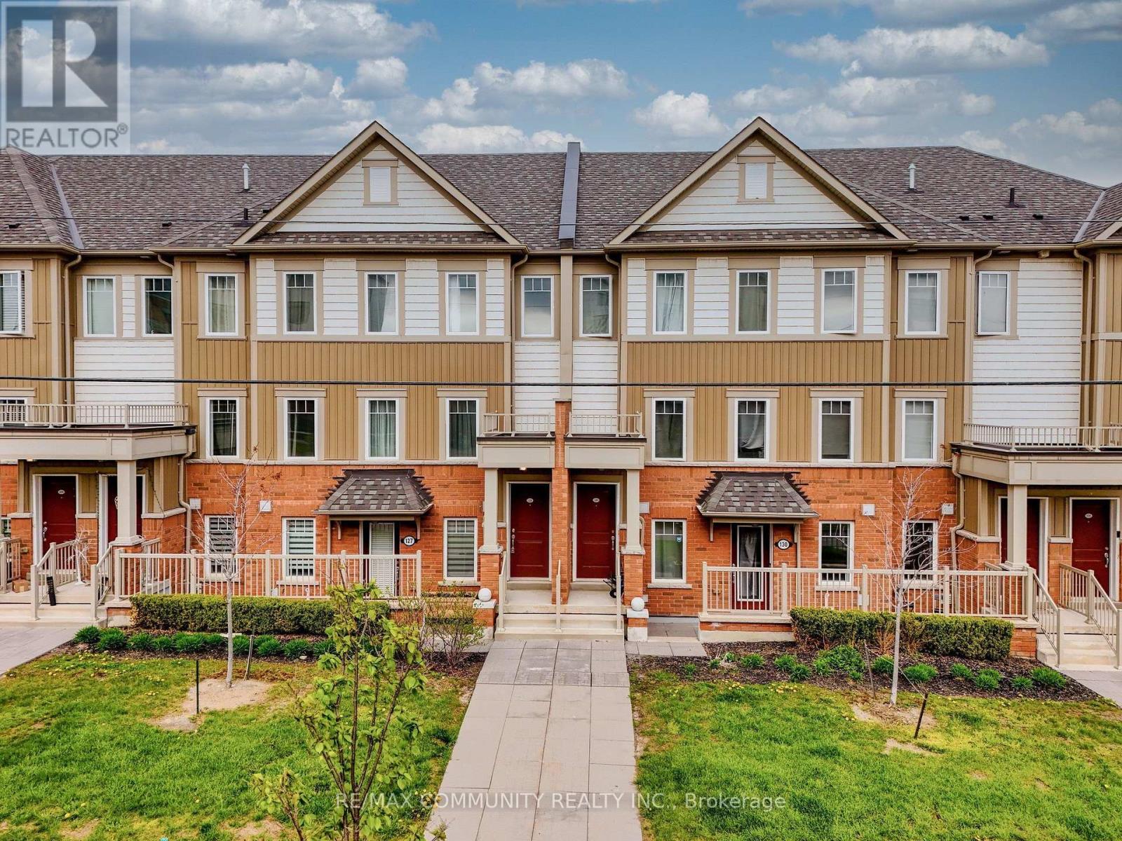 #128 2500 Hill Rise Court, Oshawa (Windfields), Ontario, L1L0M6, Oshawa (Windfields), Ontario — photo 1 of 5