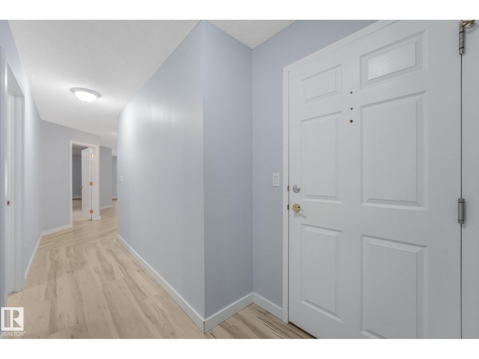 #307 10945 21 AV NW, Edmonton, Alberta, T6J6R3, Edmonton, Alberta — photo 4 of 5