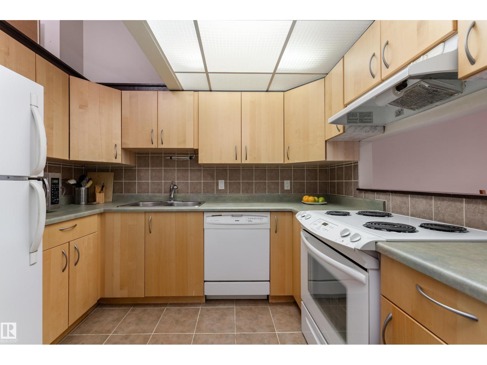 11120 83 AV NW - 10