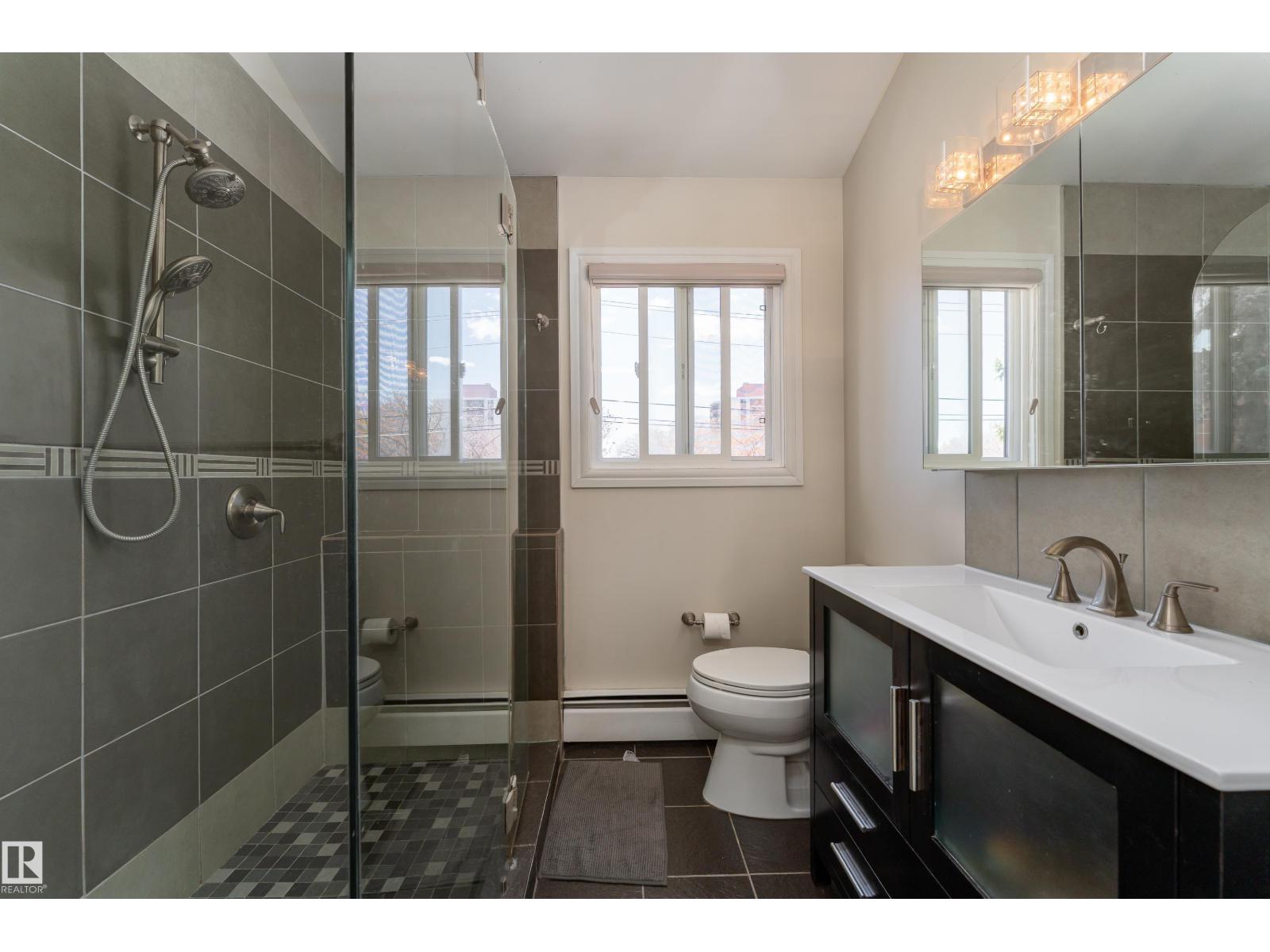 11120 83 AV NW - 25