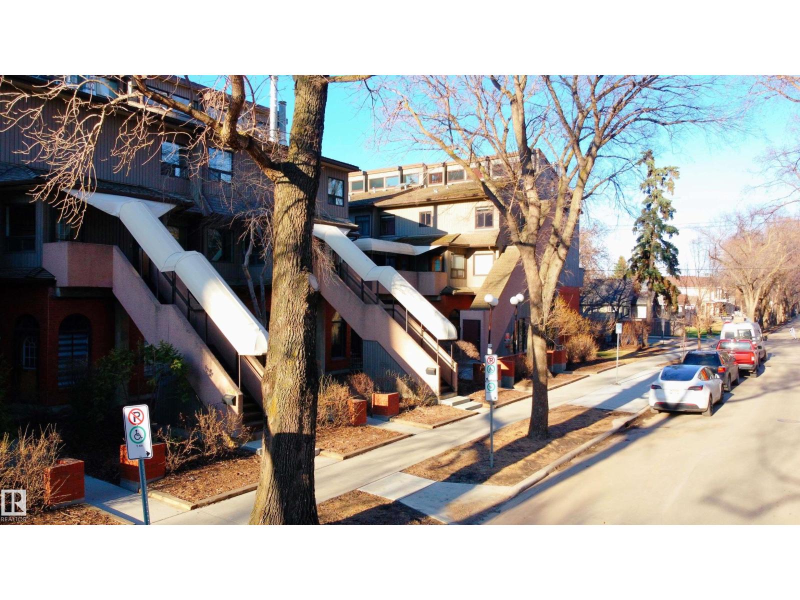 11120 83 AV NW - 43