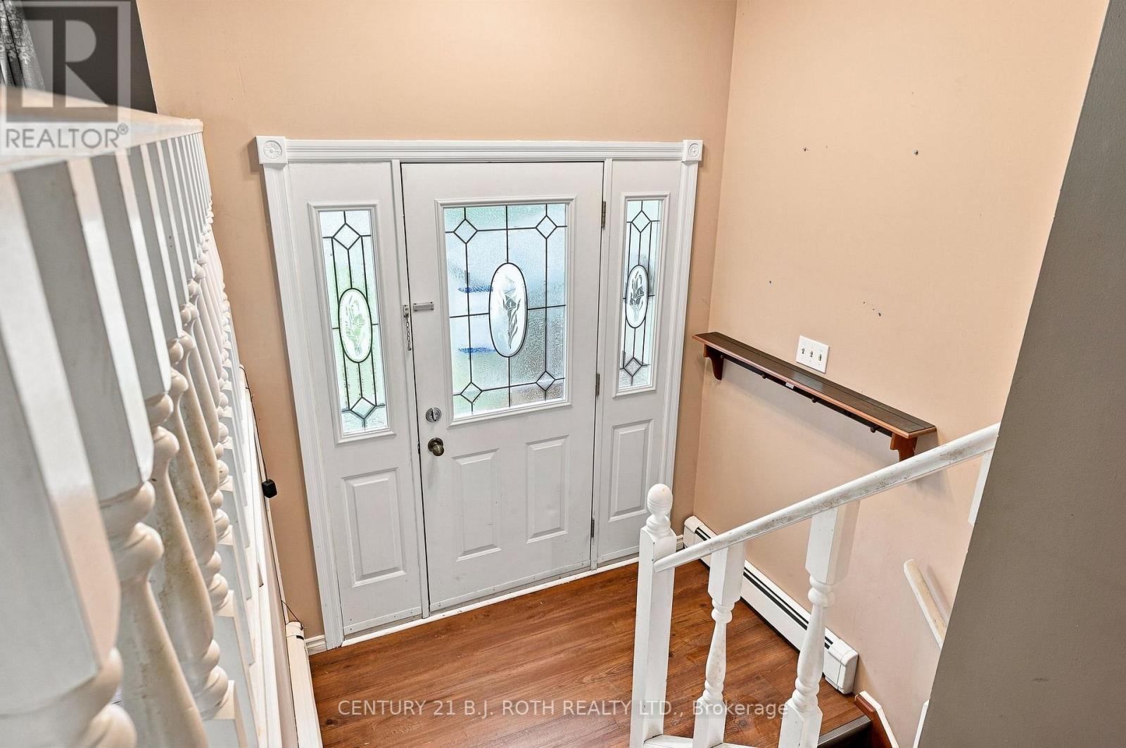 195 North Street East, Orillia, Ontario, L3V2G2, Orillia, Ontario — photo 2 of 5