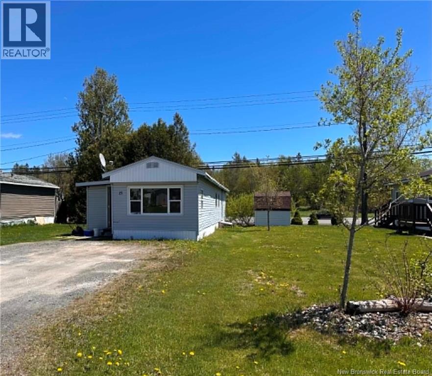 15 Hedgeview Drive, Fredericton, New Brunswick, E3B6R6, Fredericton, New Brunswick — photo 3 of 5