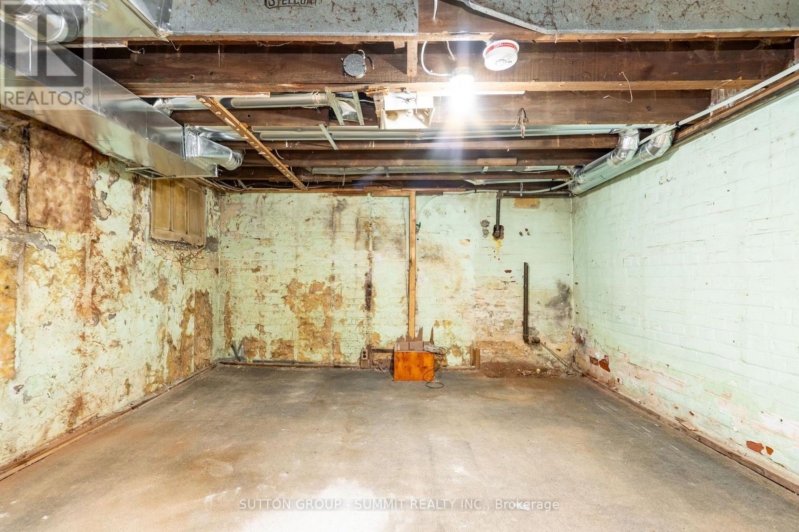100 ROSETHORN AVENUE - 32