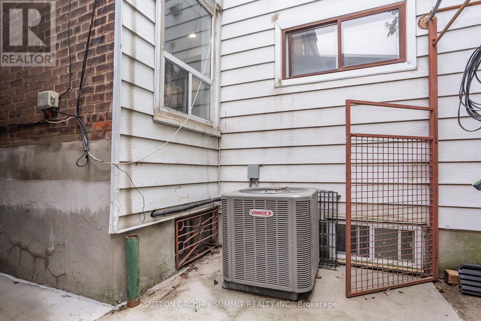 100 ROSETHORN AVENUE - 36