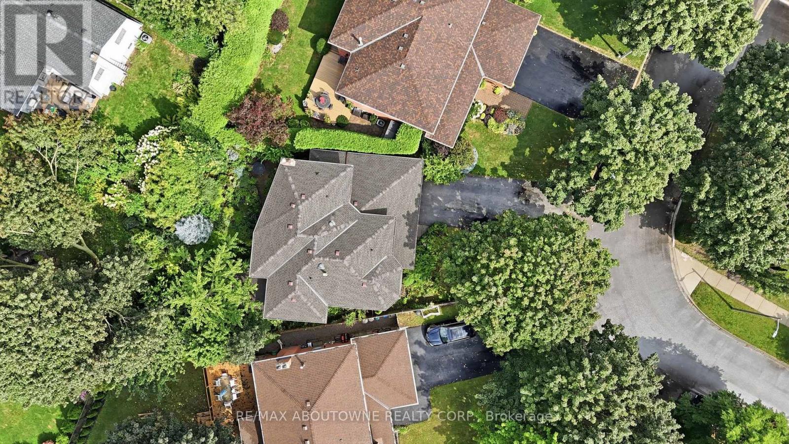 572 Harmony Avenue, Burlington (Roseland), Ontario, L7N3S8, Burlington (Roseland), Ontario — photo 2 of 5