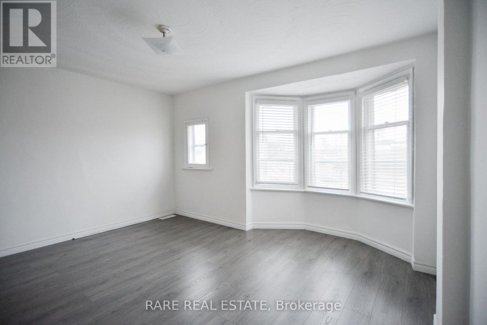 #Upper 32 Garnet Avenue, Toronto (Dovercourt-Wallace Emerson-Junction), Ontario, M6G1V5, Toronto (Dovercourt-Wallace Emerson-Junction), Ontario — photo 2 of 5