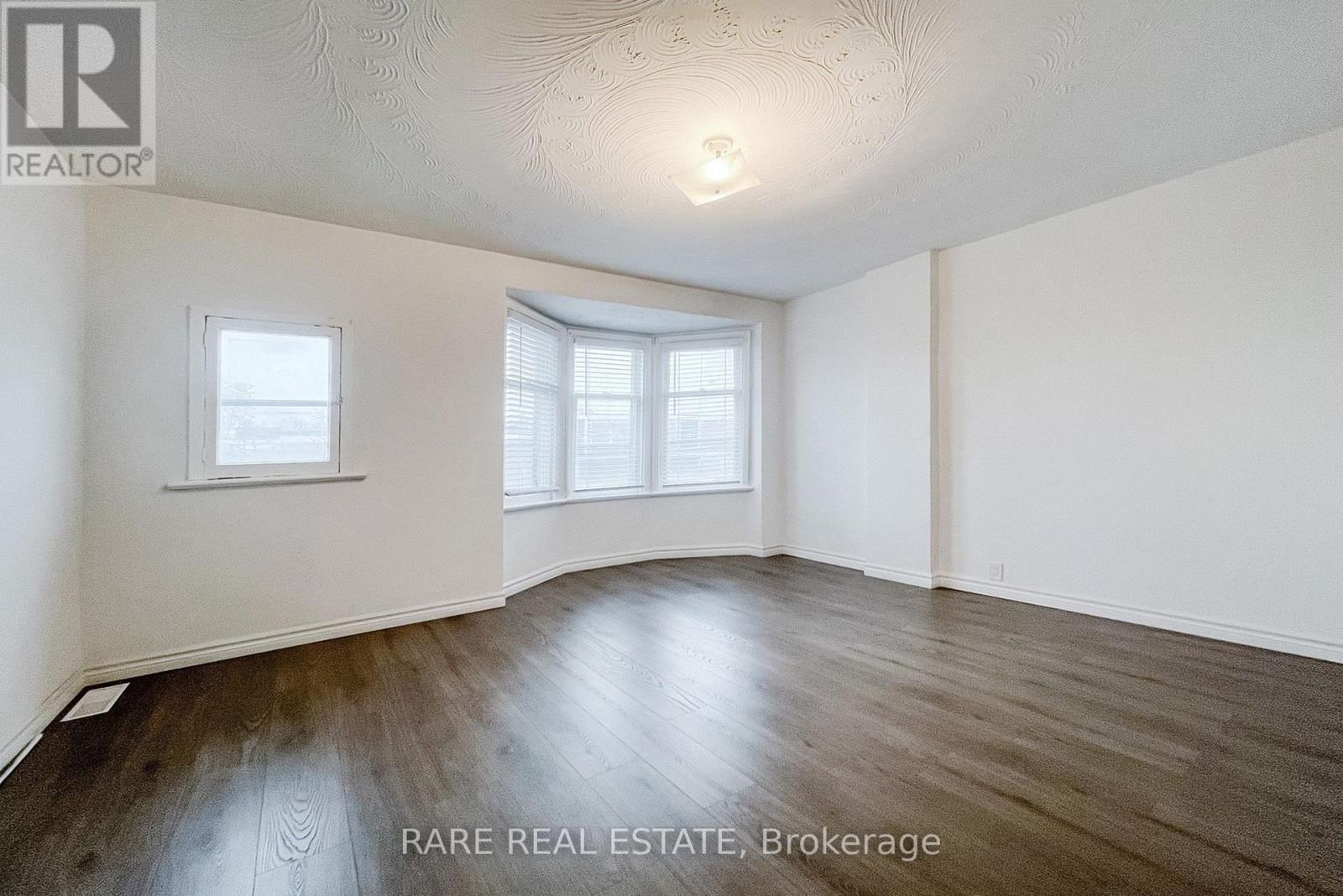 #Upper 32 Garnet Avenue, Toronto (Dovercourt-Wallace Emerson-Junction), Ontario, M6G1V5, Toronto (Dovercourt-Wallace Emerson-Junction), Ontario — photo 3 of 5