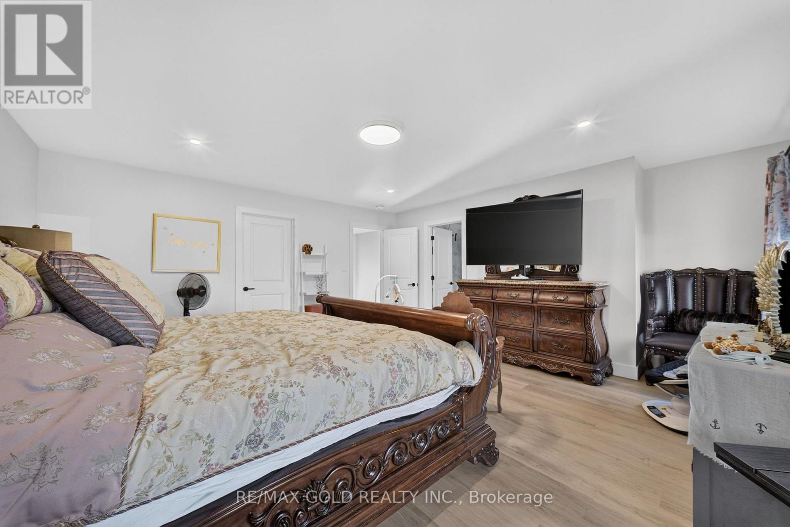 67 TRAILVIEW DRIVE - Image 30