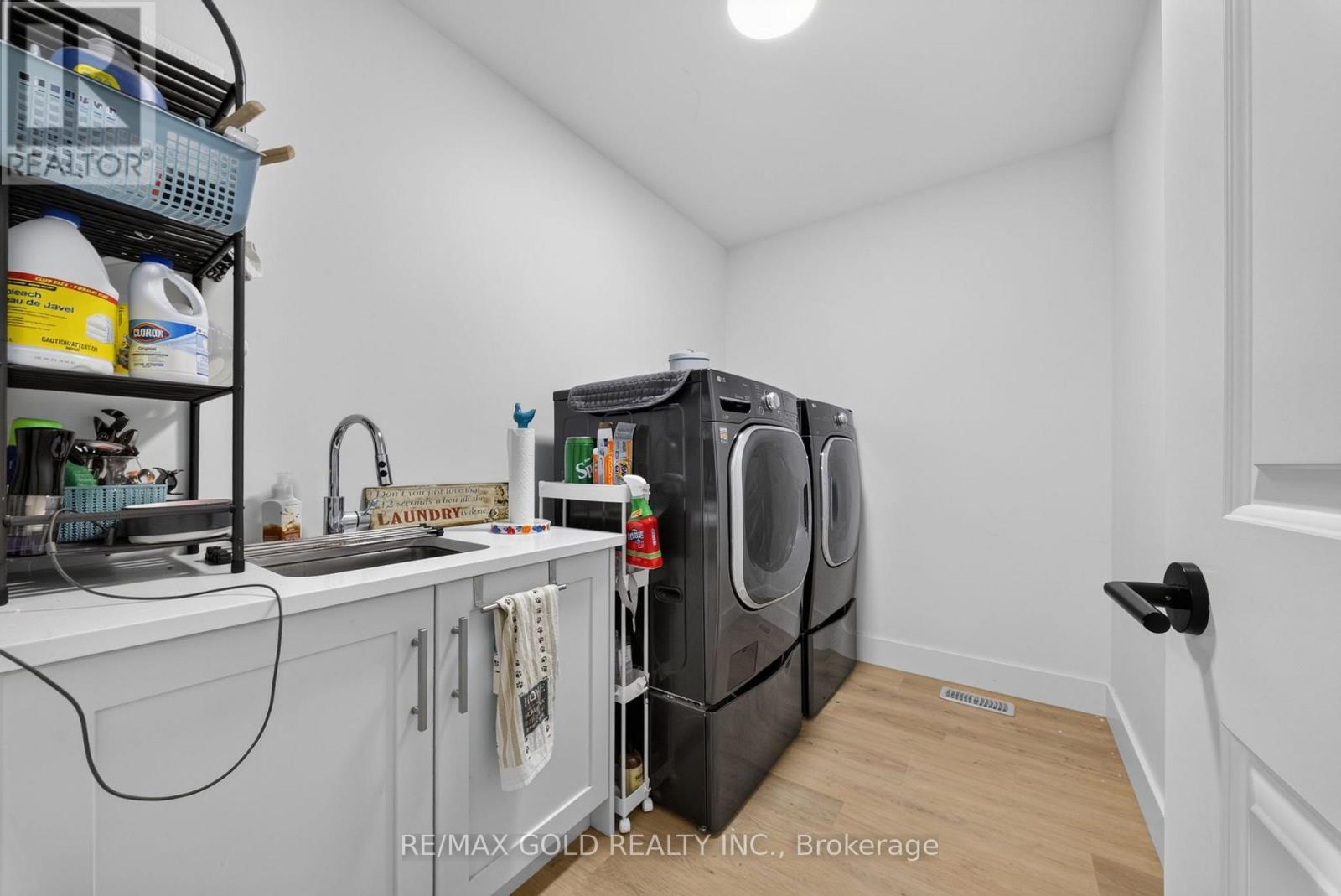 67 TRAILVIEW DRIVE - Image 35