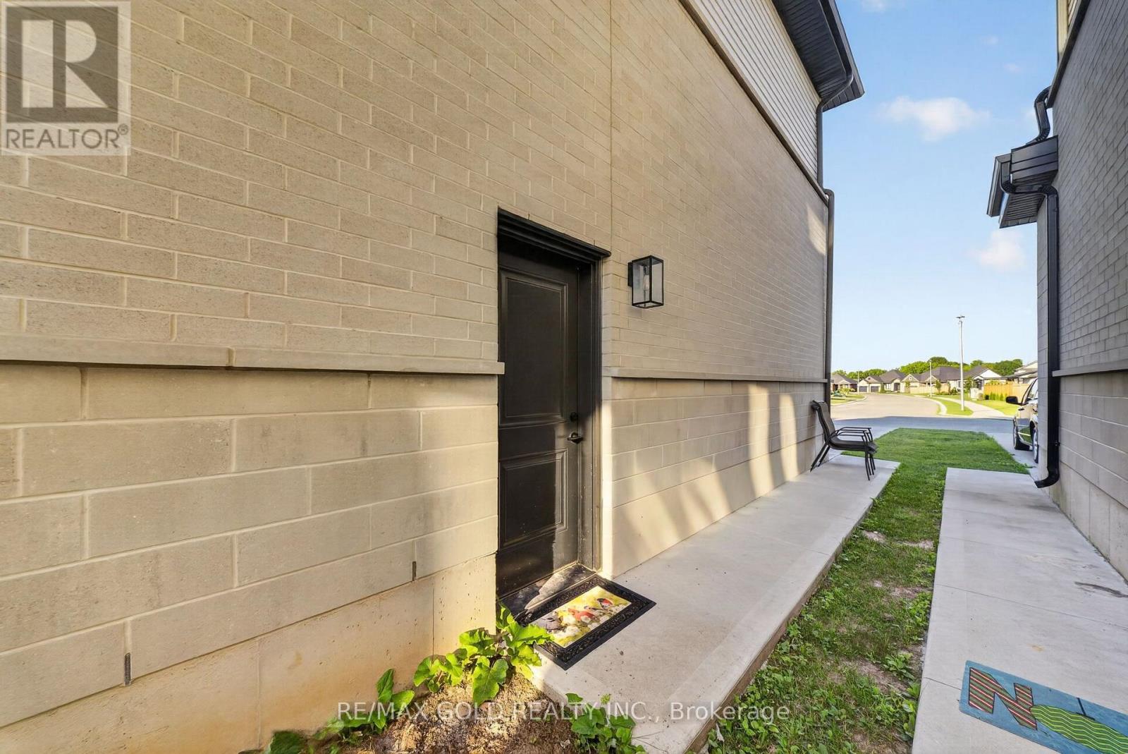67 TRAILVIEW DRIVE - Image 40