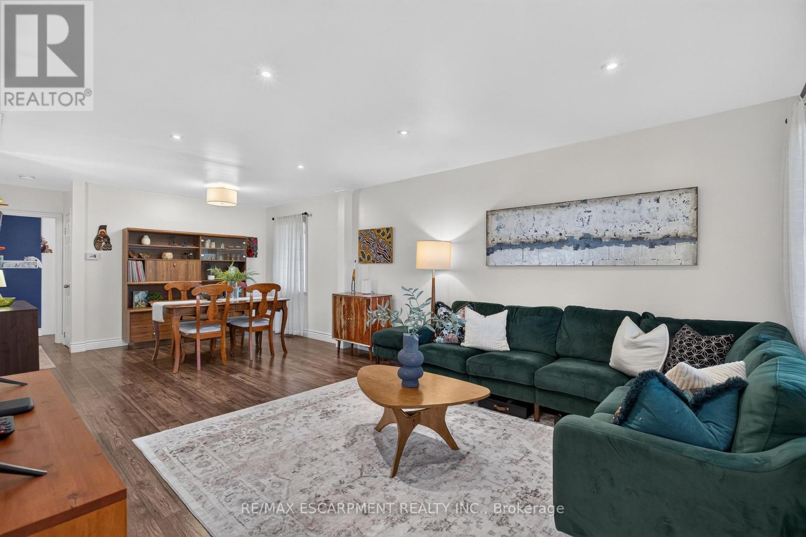 24 Castlefield Drive, Hamilton (Hampton Heights), Ontario, L8T3R2, Hamilton (Hampton Heights), Ontario — photo 3 of 5
