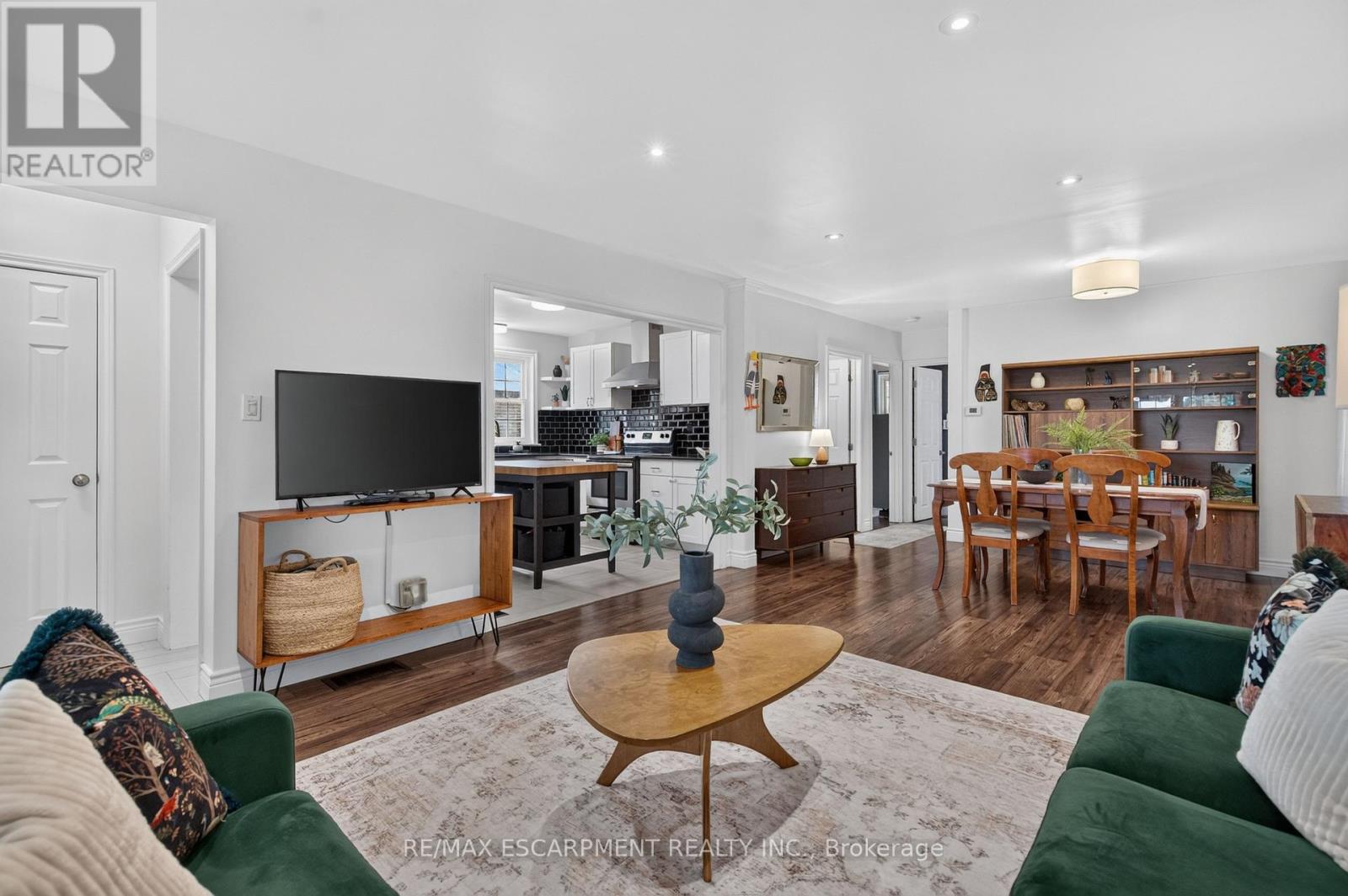 24 Castlefield Drive, Hamilton (Hampton Heights), Ontario, L8T3R2, Hamilton (Hampton Heights), Ontario — photo 4 of 5