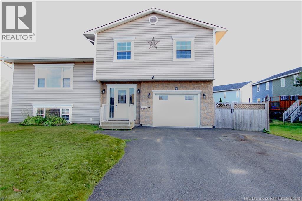 8 Hallihan Drive, Oromocto, New Brunswick, E2V0C5, Oromocto, New Brunswick — photo 2 of 5