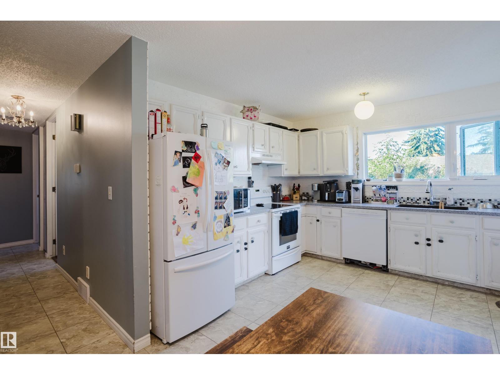 15256 122 ST NW - 14