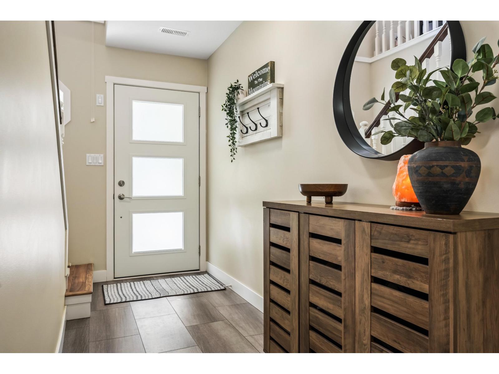 295 FORREST Crescent, Hope, British Columbia, V0X1L4, Hope, British Columbia — photo 4 of 5