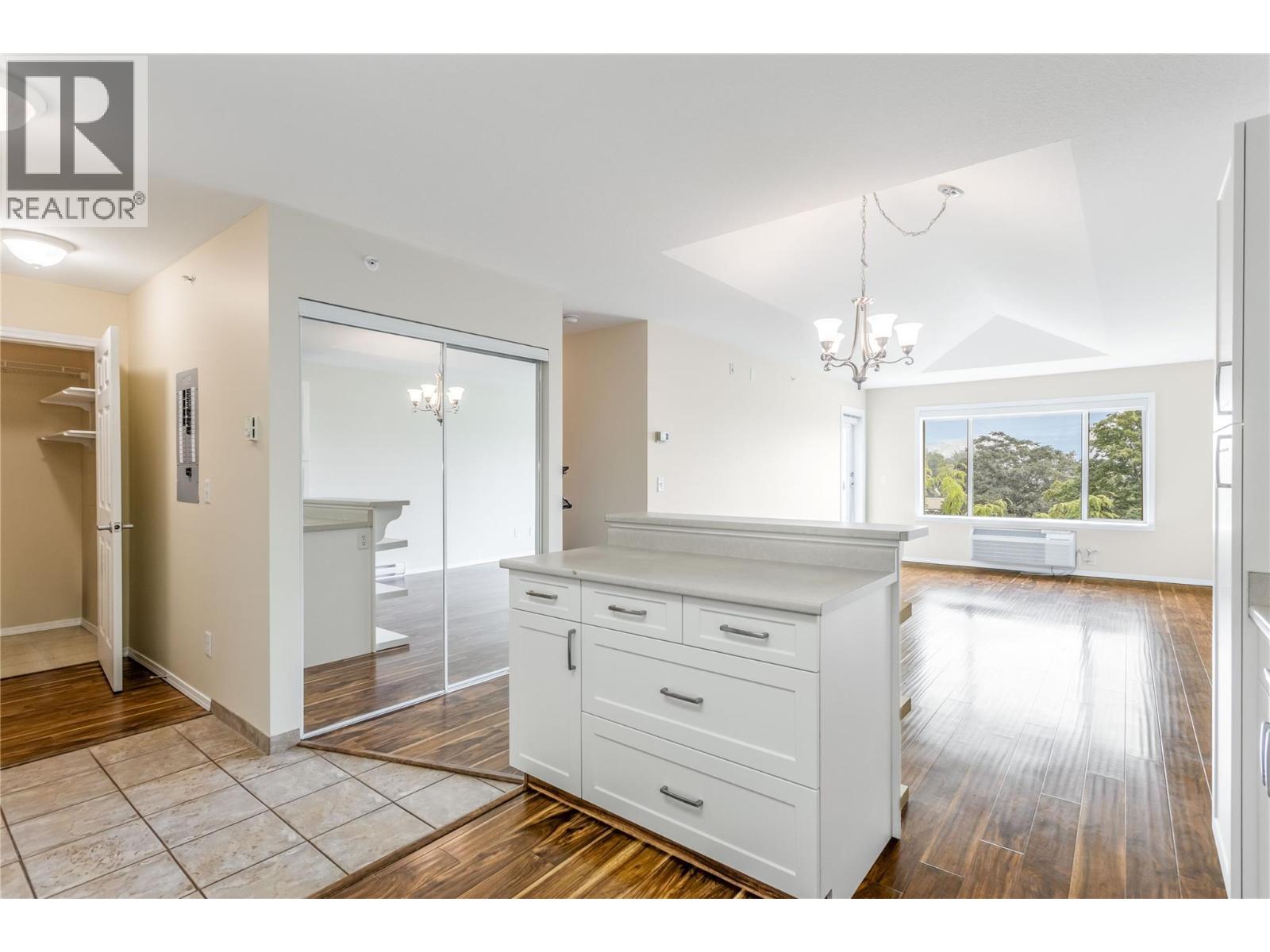 250 Dougall Road N Unit# 405 photo 4