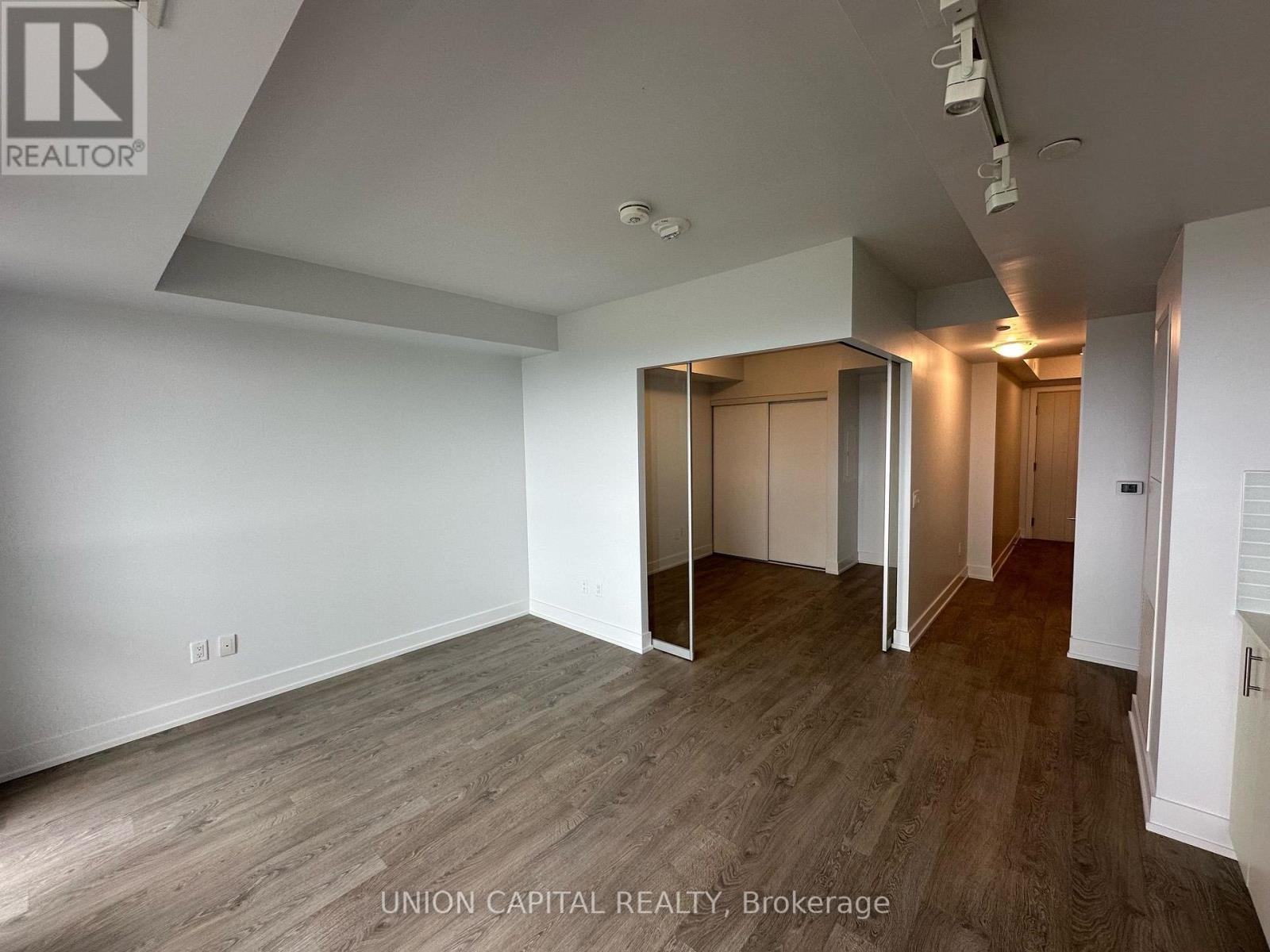 #2221 2550 Simcoe Street North, Oshawa (Windfields), Ontario, L1L0R5, Oshawa (Windfields), Ontario — photo 2 of 5