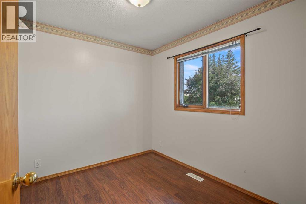 Listing photo – 65 Sunrise Close, Blackfalds