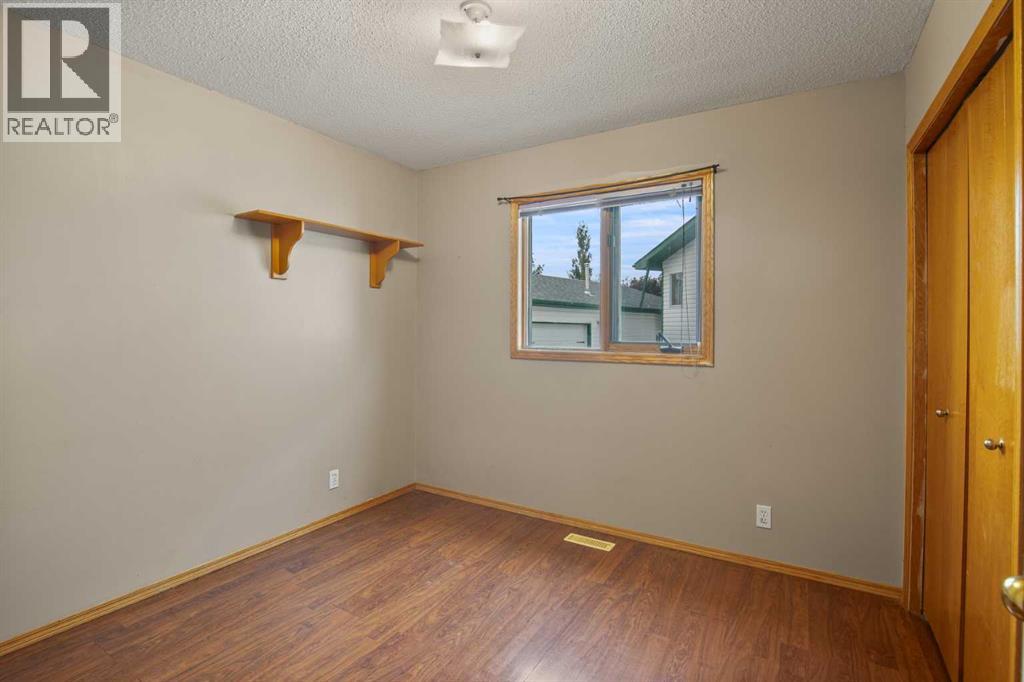 Listing photo – 65 Sunrise Close, Blackfalds