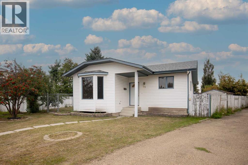 Listing photo – 65 Sunrise Close, Blackfalds