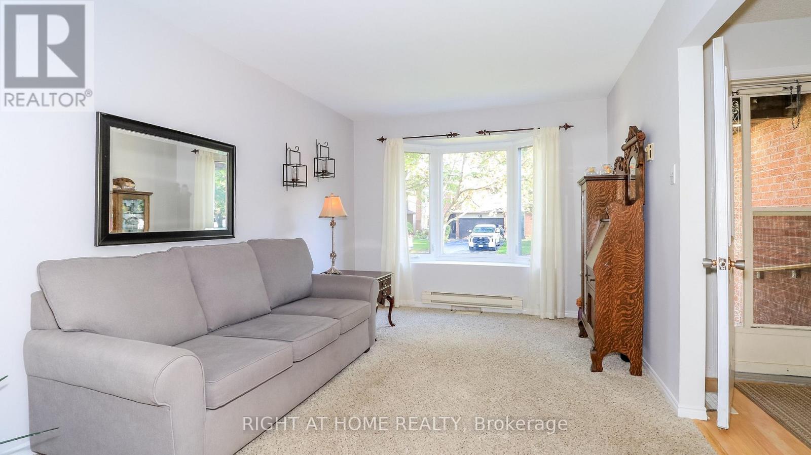 70 Kinzie Lane, Barrie (Grove East), Ontario, L4M5Z8, Barrie (Grove East), Ontario — photo 4 of 5