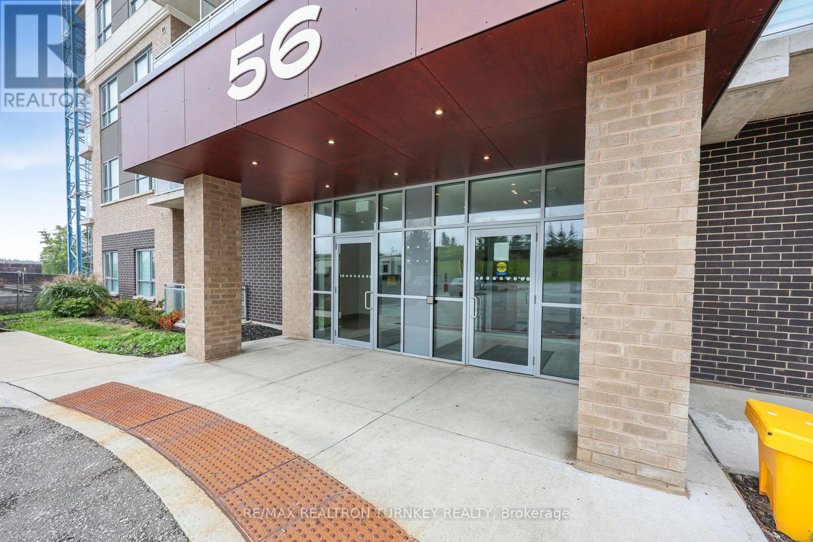#1202 56 Lakeside Terrace, Barrie (Little Lake), Ontario, L4M7B9, Barrie (Little Lake), Ontario — photo 2 of 5