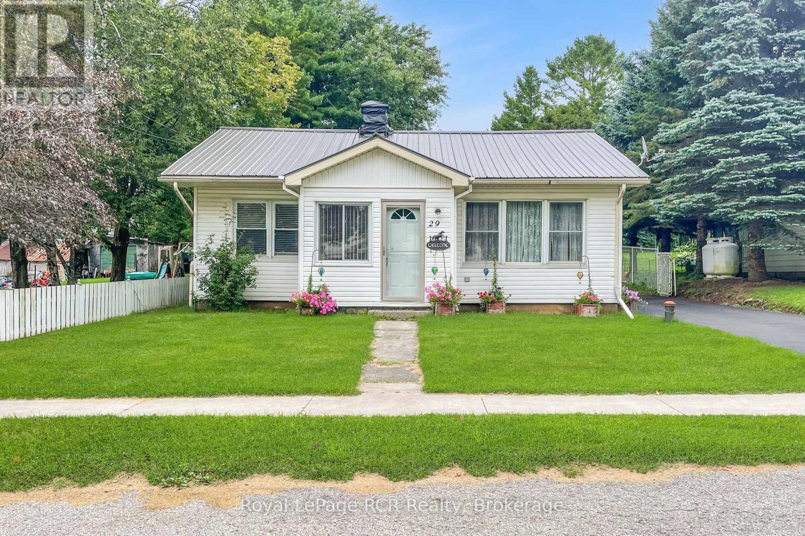 29 Main Street North, West Grey, Ontario, N0G1S0, West Grey, Ontario — photo 2 of 5