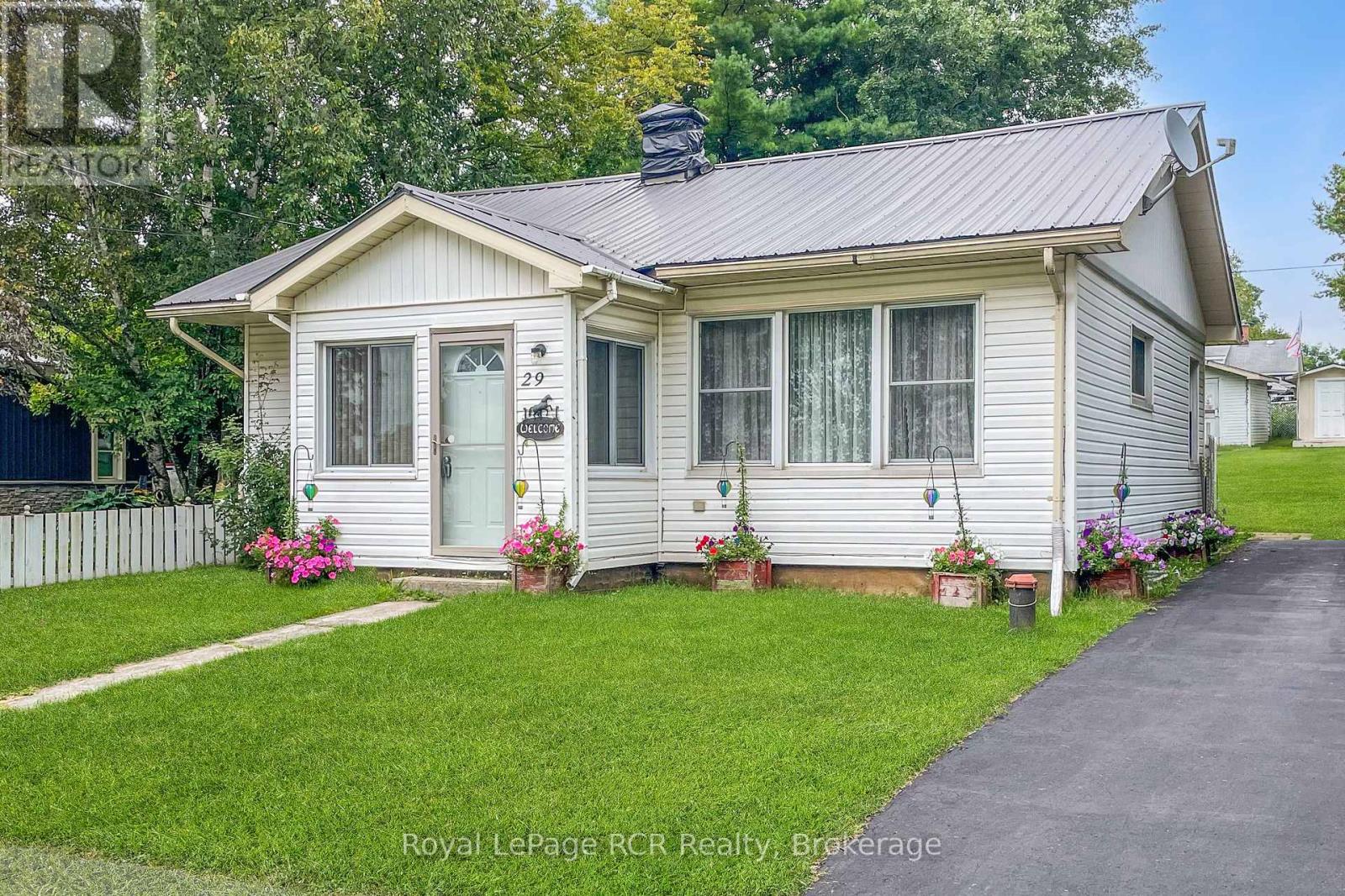 29 Main Street North, West Grey, Ontario, N0G1S0, West Grey, Ontario — photo 3 of 5