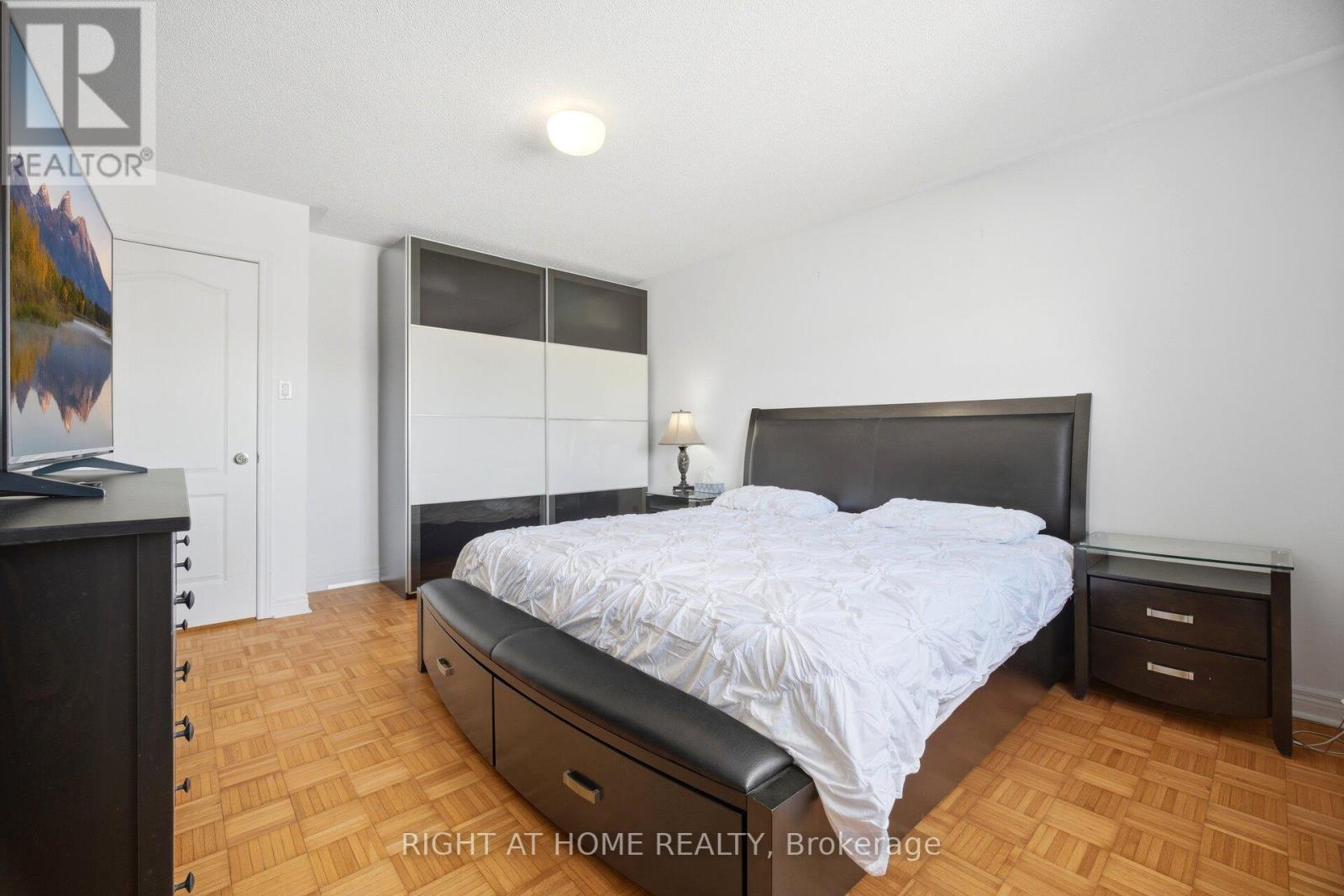 8 RICHELIEU COURT - 10
