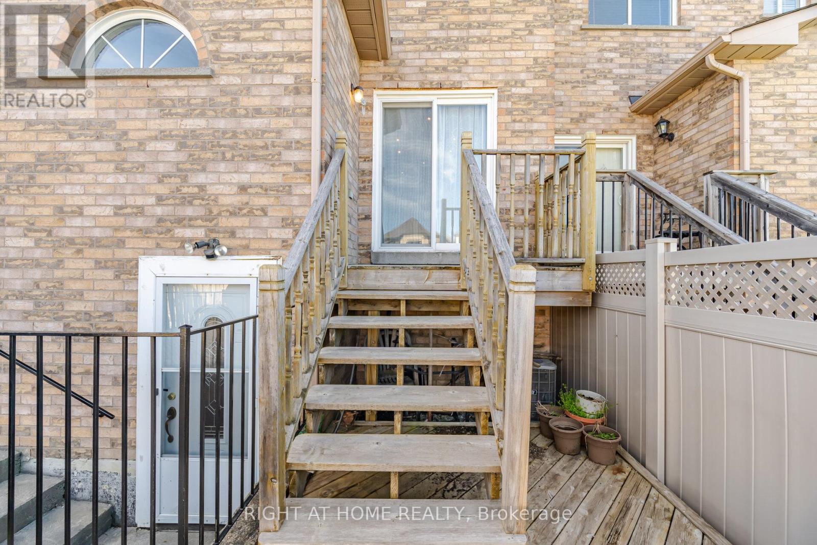 8 RICHELIEU COURT - 22