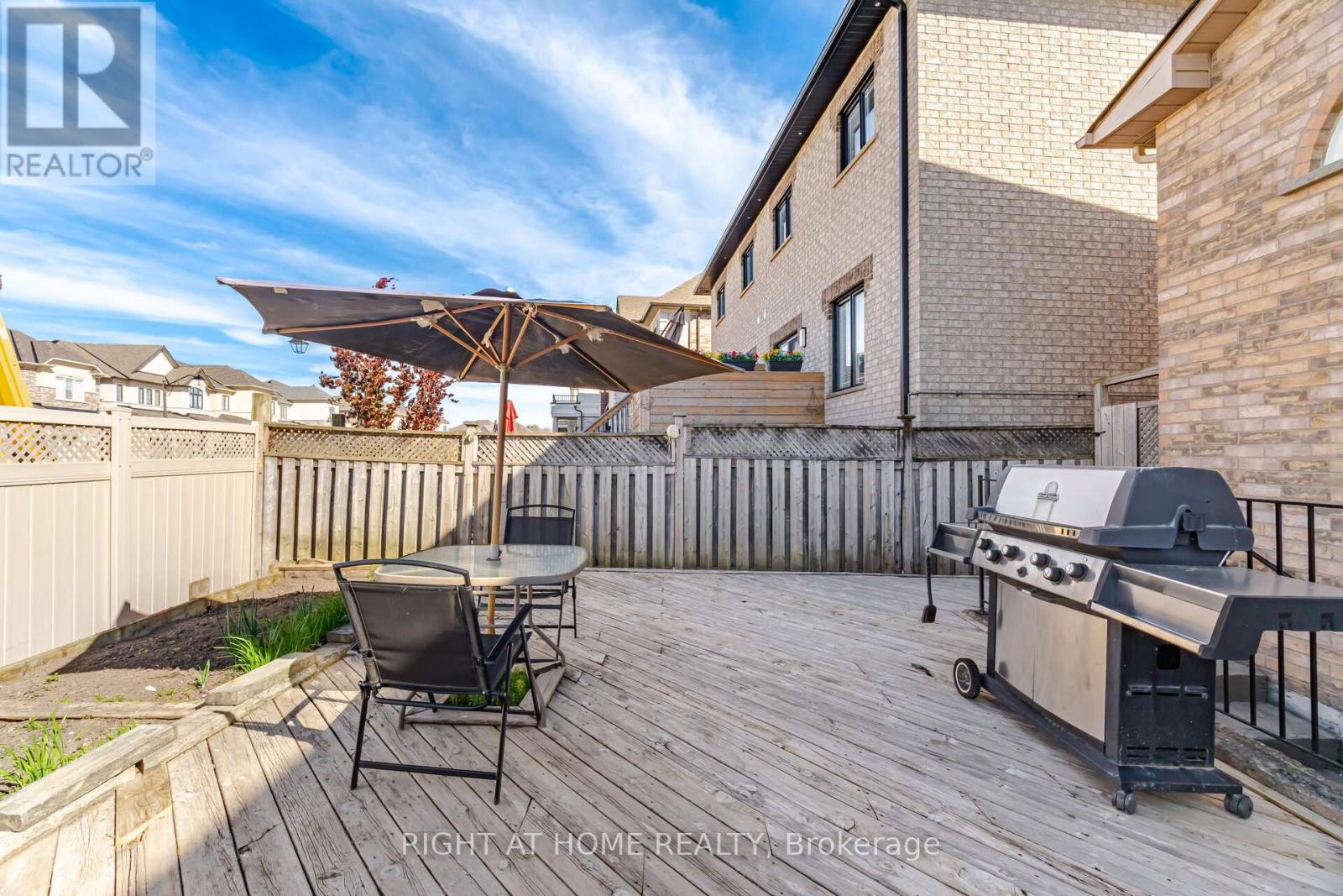 8 RICHELIEU COURT - 24