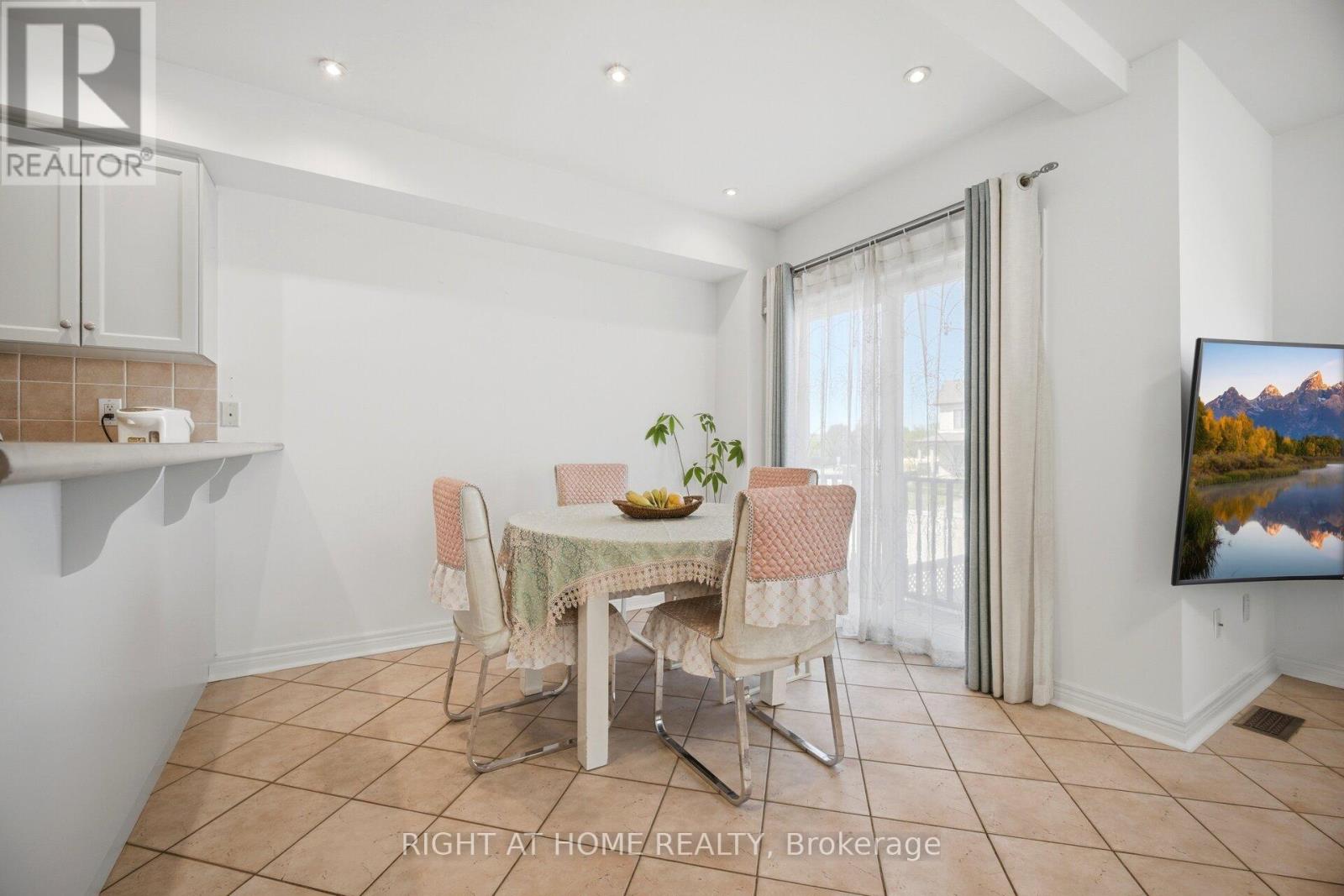 8 RICHELIEU COURT - 5