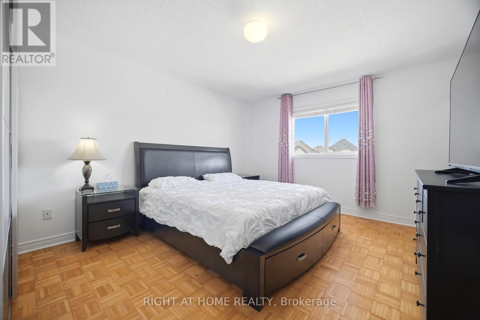 8 RICHELIEU COURT - 9