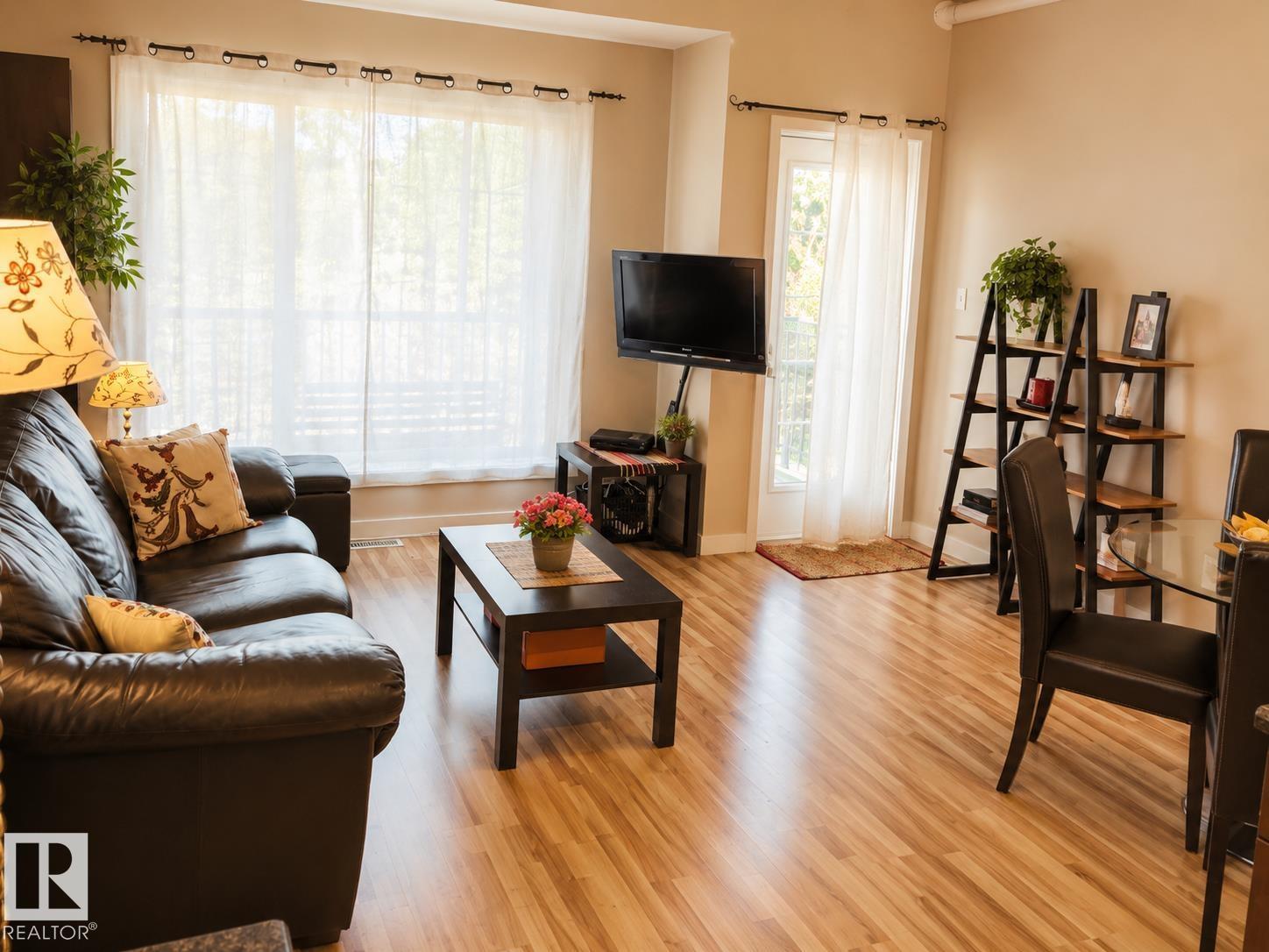 #3 11811 106 ST NW - 3