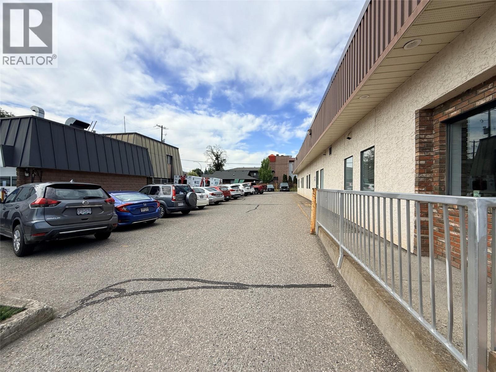 3007 35th Avenue, Vernon, British Columbia, V1T2S9, Vernon, British Columbia — photo 3 of 5