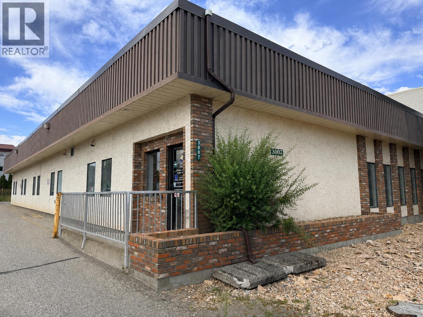 3007 35th Avenue, Vernon, British Columbia, V1T2S9, Vernon, British Columbia — photo 1 of 5