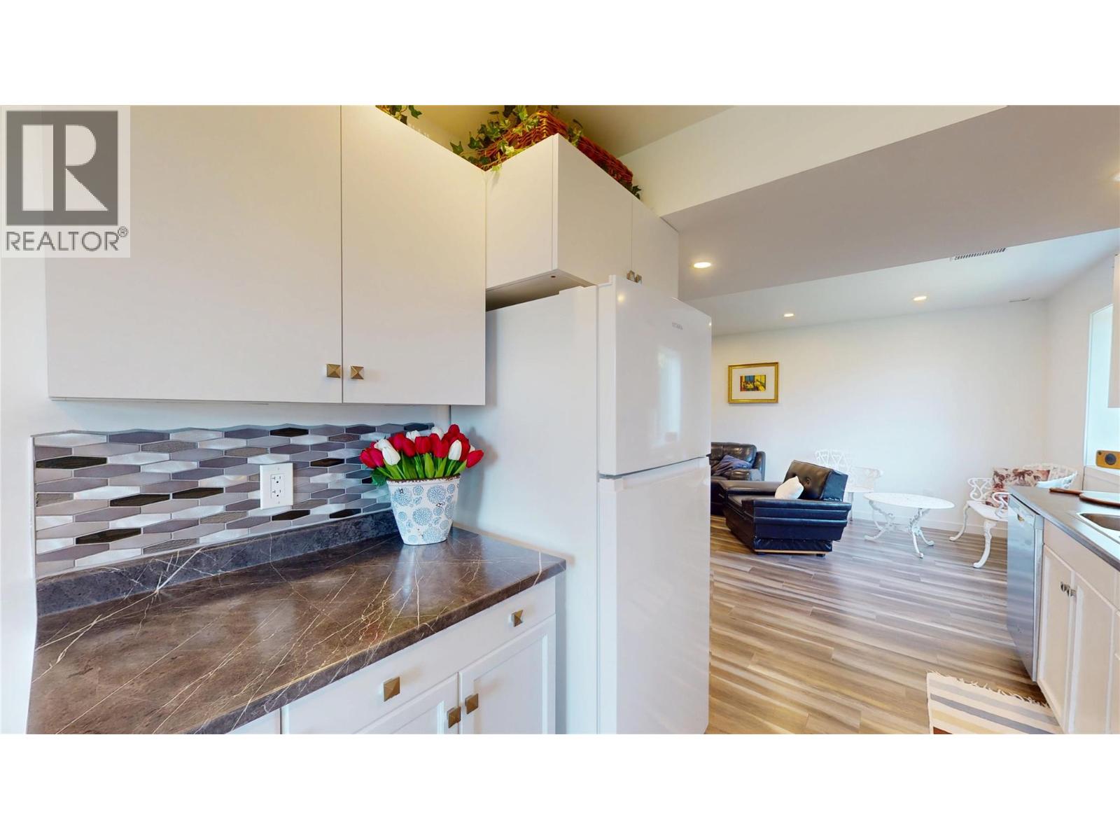 6160 Davies Crescent - 30