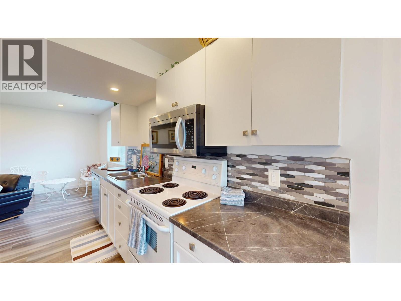 6160 Davies Crescent - 31