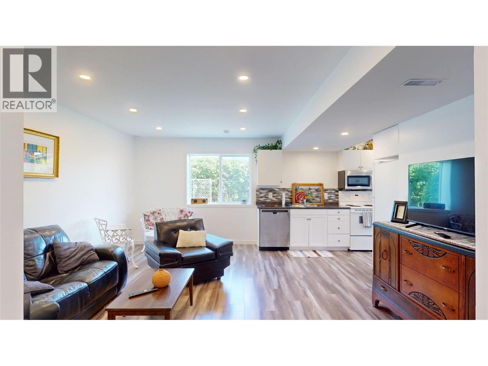 6160 Davies Crescent - 32